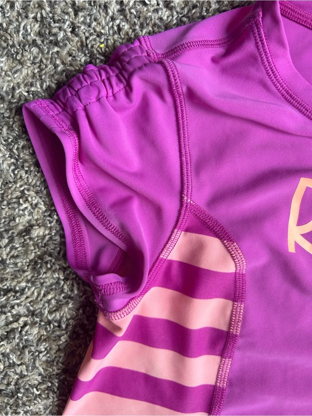 Roxy Girls Rash Guard in Pink Stripes size 12/14